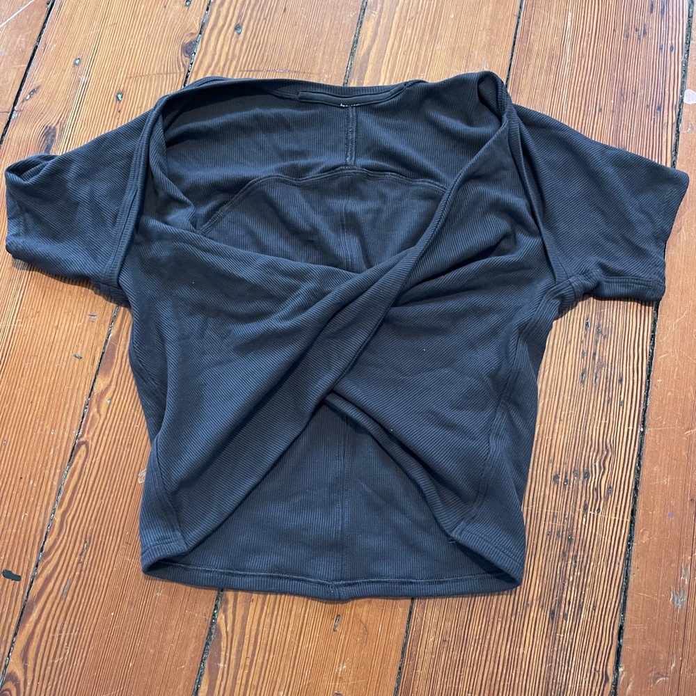 Lululemon hold tight short sleeve twist front